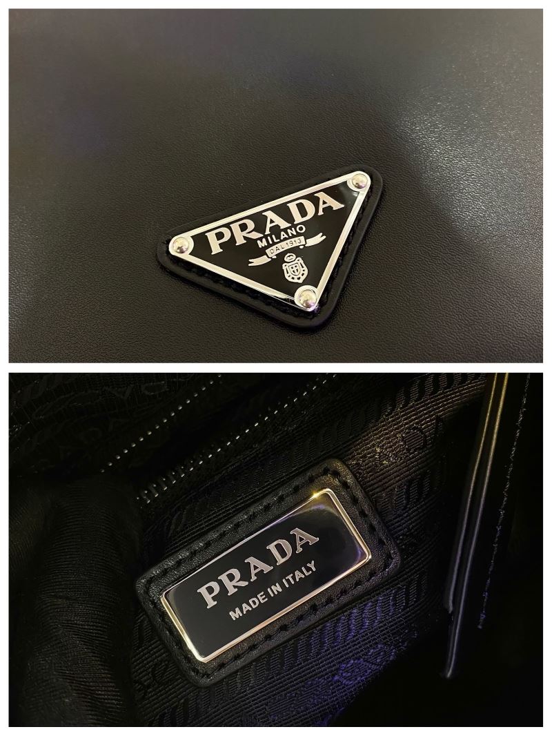Pra*a triangle pouch